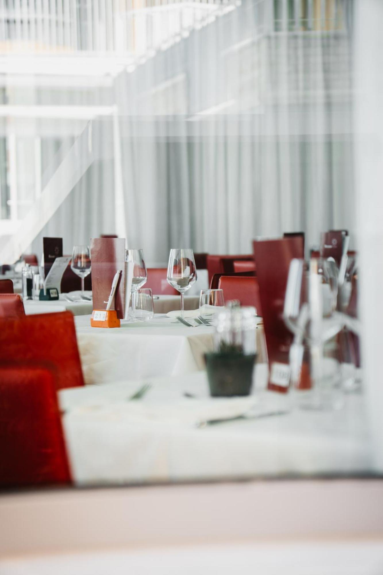 Hotel Adlon 4*