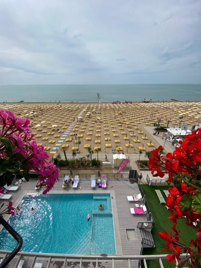 Adlon Hotel 4*