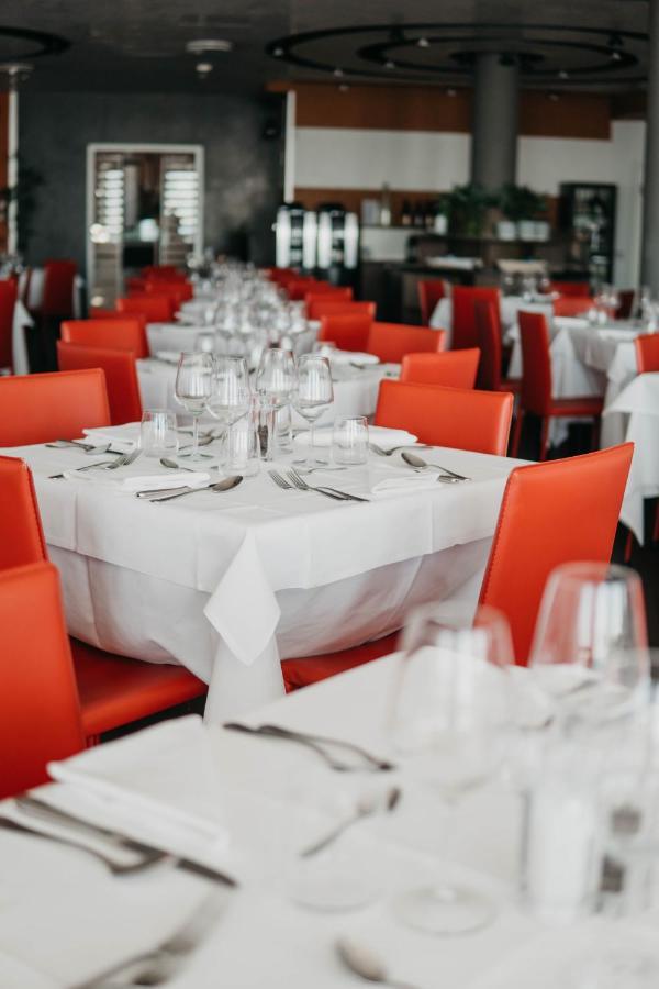 Hotel Adlon 4*